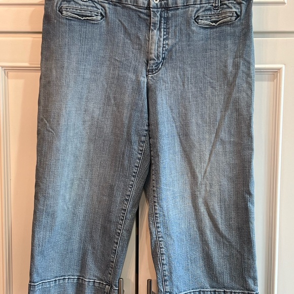 Chico’s Large / Size 14 Platinum Denim Capri Jeans - Light Wash (Chico’s 2.5) - Picture 5 of 6